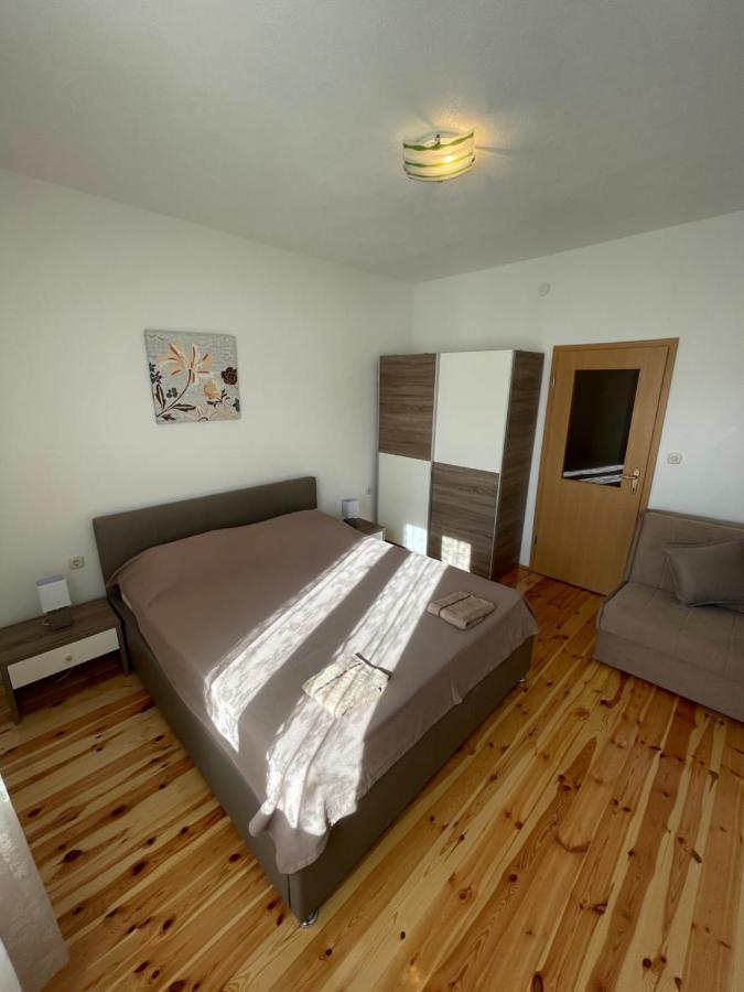 Ivan I Matej Apartments Блаце Экстерьер фото