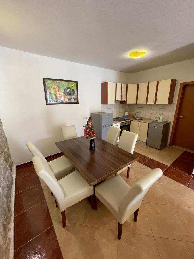 Ivan I Matej Apartments Блаце Экстерьер фото